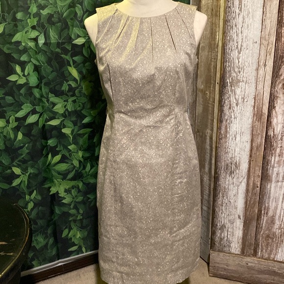 MICHAEL Michael Kors Dresses & Skirts - Michael Kors work essential dress. This is a beautiful dress with a zipper back